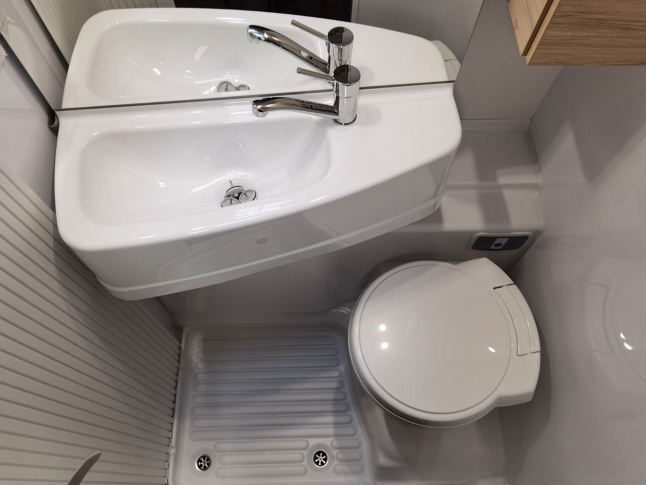 Алковен кемпер Chausson C 514 / 140PS / ARCTIC & ZUBEHÖR - PAKET / 5.99M: снимка 20