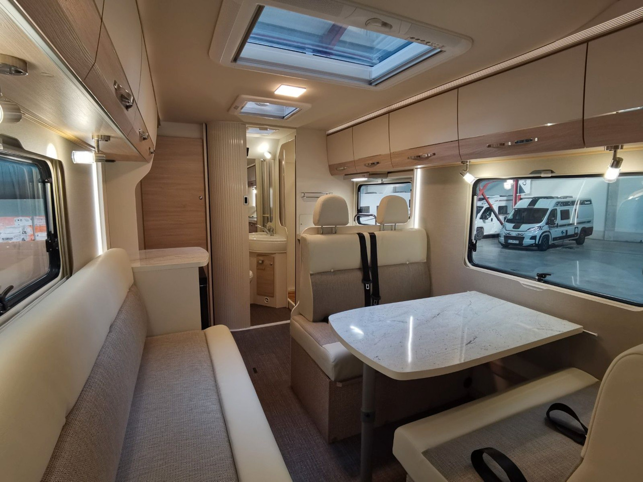 Алковен кемпер Eura Mobil ACTIVA ONE 630 LS / -2025- / 140PS / RAUMWUNDER: снимка 16