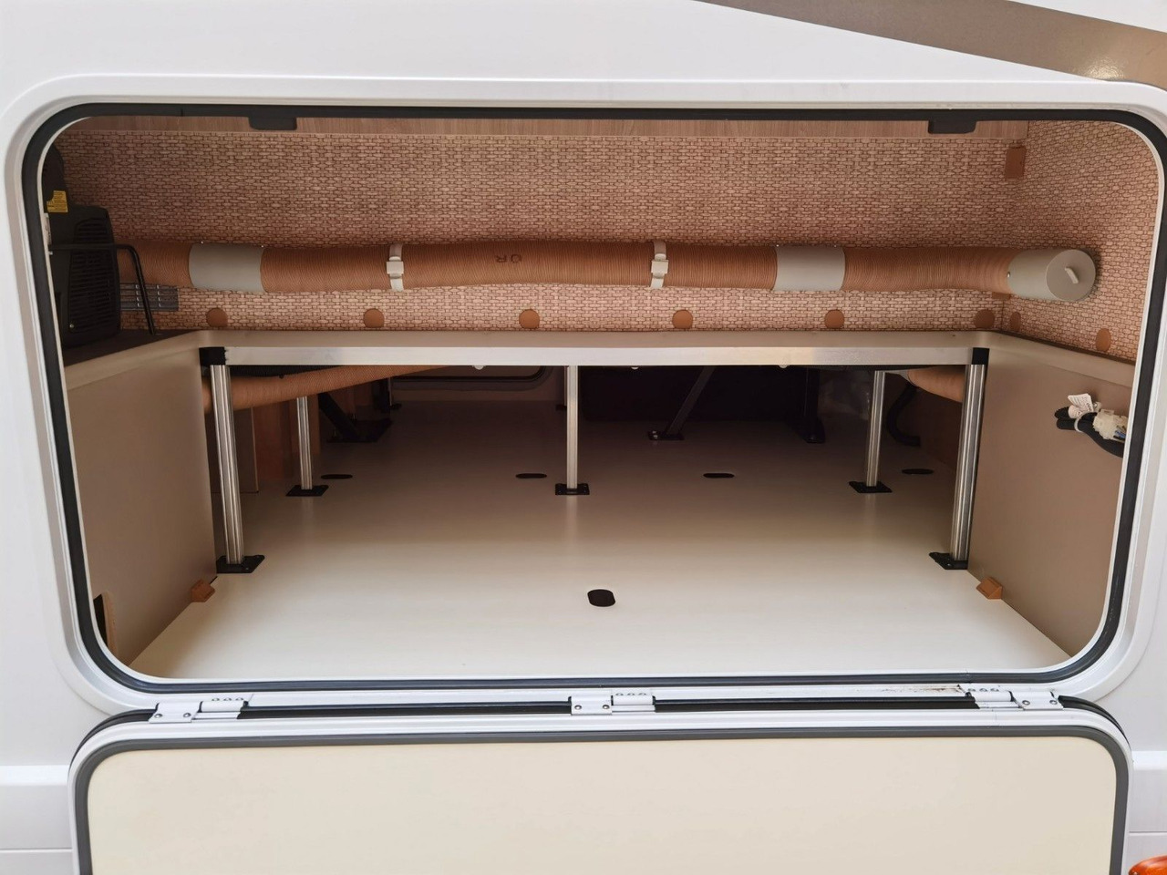 Алковен кемпер Eura Mobil ACTIVA ONE 630 LS / -2025- / 140PS / RAUMWUNDER: снимка 12