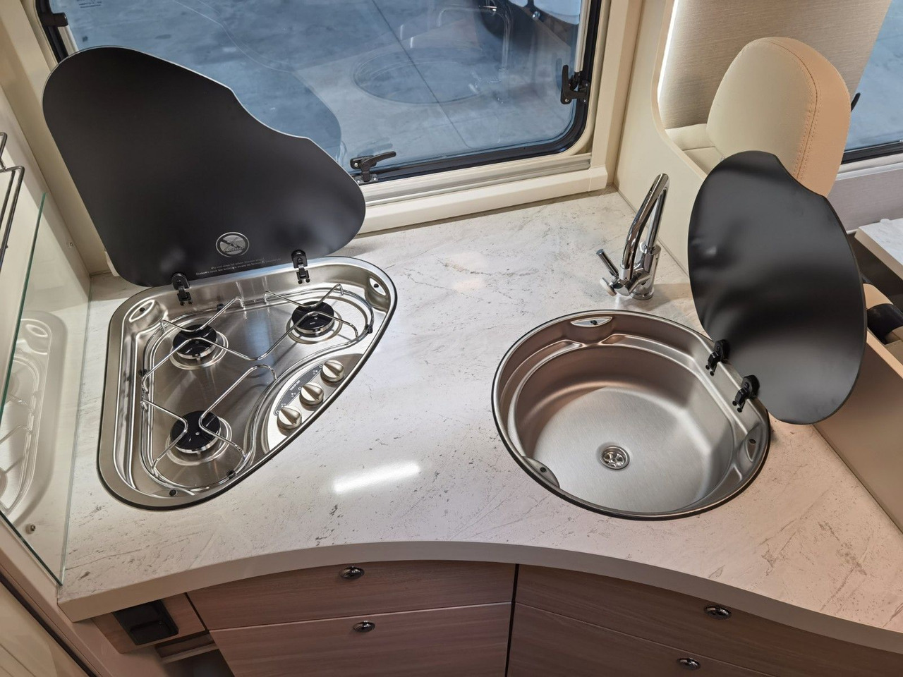 Алковен кемпер Eura Mobil ACTIVA ONE 630 LS / -2025- / 140PS / RAUMWUNDER: снимка 20