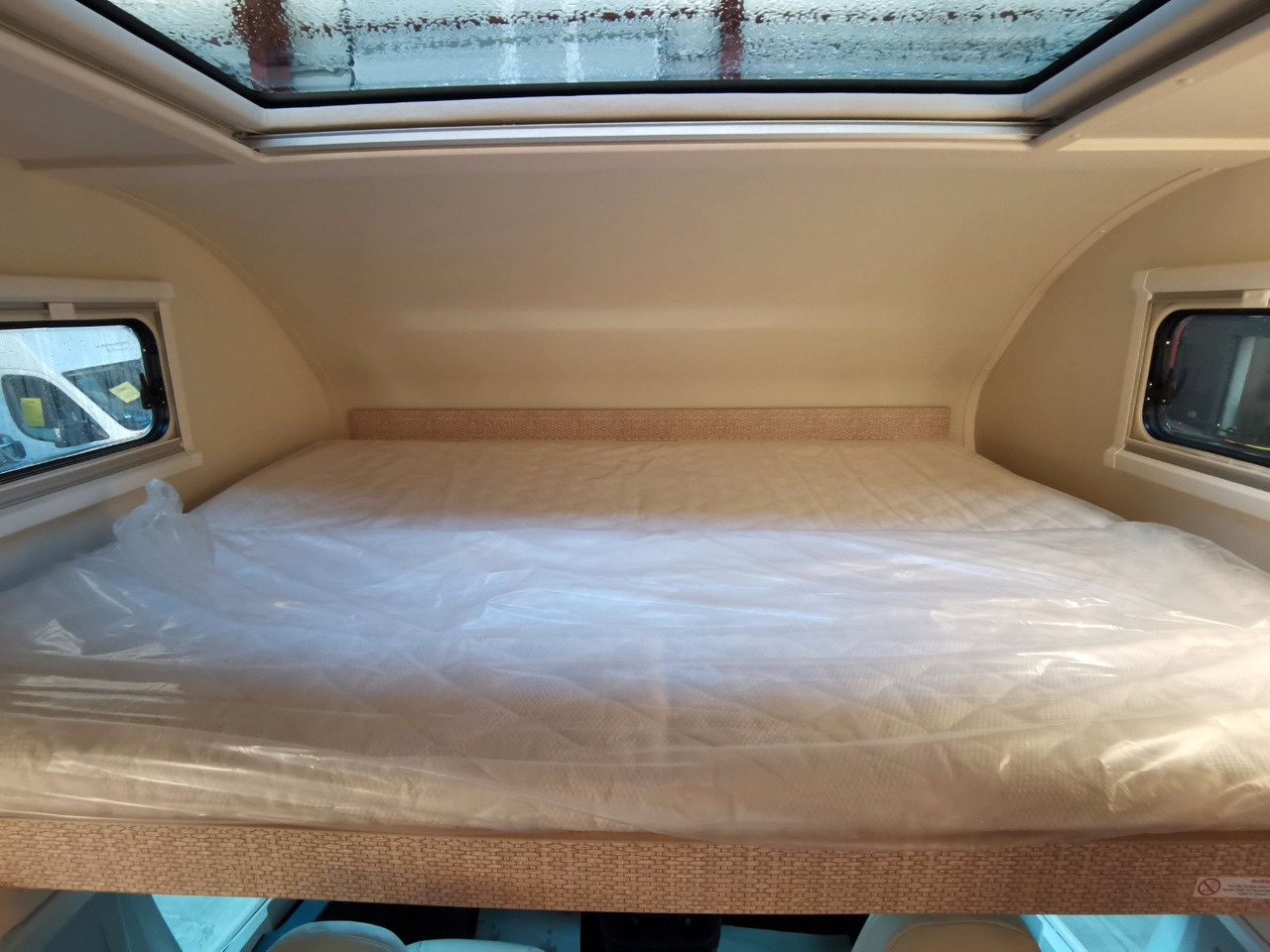 Алковен кемпер Eura Mobil ACTIVA ONE 690 HB / 180PS-9G AUTOMATIK -40H MAXI: снимка 20 Алковен кемпер Eura Mobil ACTIVA ONE 690 HB / 180PS-9G AUTOMATIK -40H MAXI: снимка 20