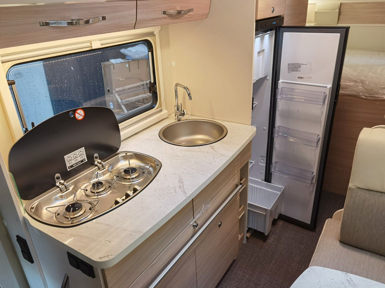 Алковен кемпер Eura Mobil ACTIVA ONE 690 HB / 180PS-9G AUTOMATIK -40H MAXI: снимка 17 Алковен кемпер Eura Mobil ACTIVA ONE 690 HB / 180PS-9G AUTOMATIK -40H MAXI: снимка 17