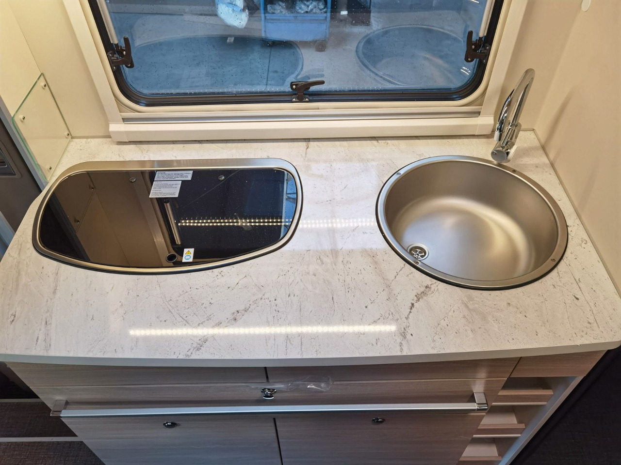 Алковен кемпер Eura Mobil ACTIVA ONE 690 HB / 180PS-9G AUTOMATIK -40H MAXI: снимка 18 Алковен кемпер Eura Mobil ACTIVA ONE 690 HB / 180PS-9G AUTOMATIK -40H MAXI: снимка 18