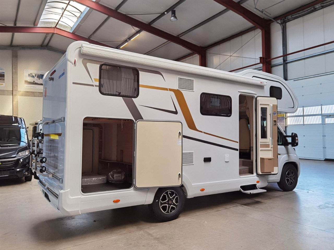 Алковен кемпер Eura Mobil ACTIVA ONE 690 HB / 180PS-9G AUTOMATIK -40H MAXI: снимка 8 Алковен кемпер Eura Mobil ACTIVA ONE 690 HB / 180PS-9G AUTOMATIK -40H MAXI: снимка 8