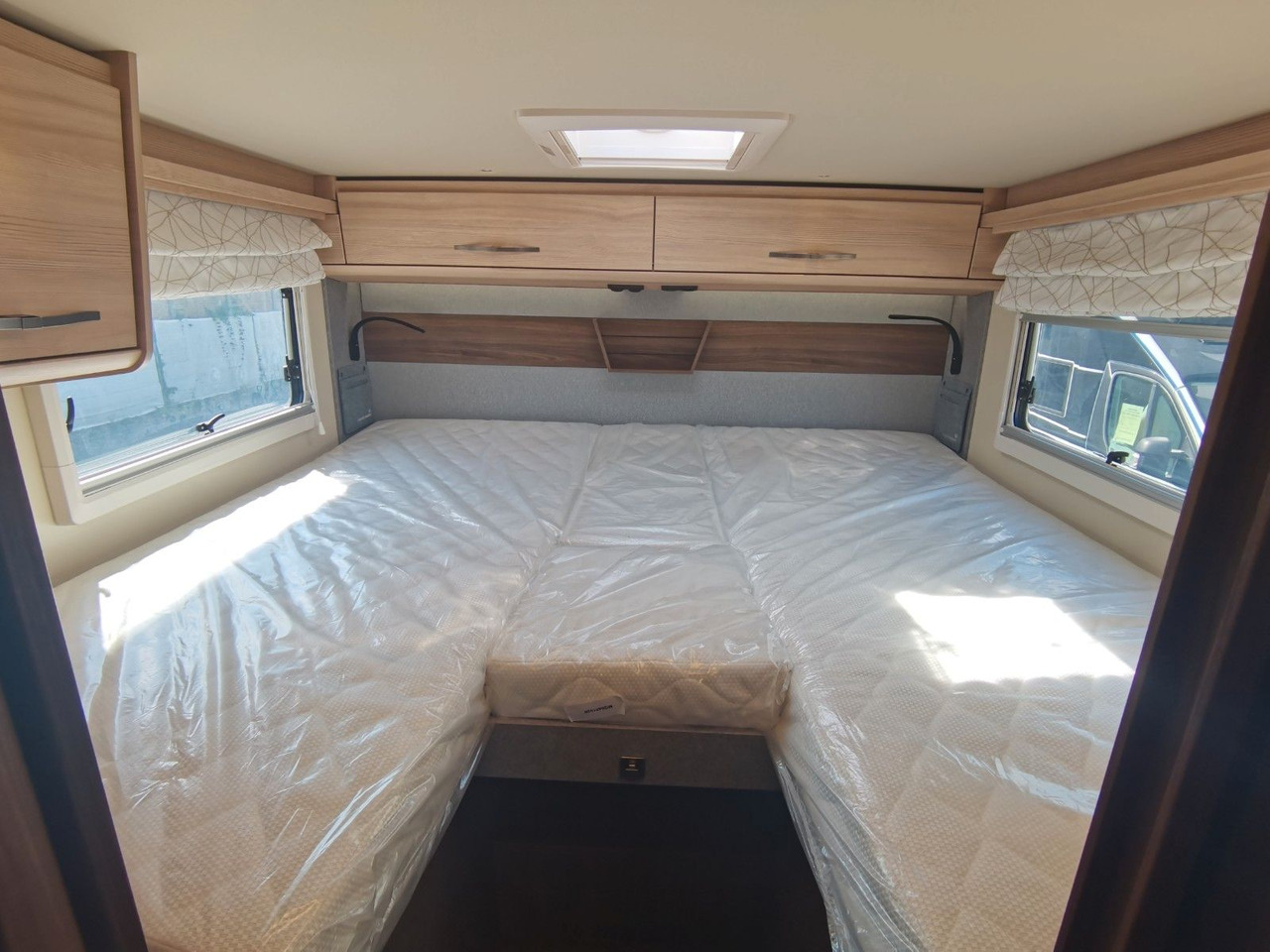 Полуинтегриран кемпер Eura Mobil PROFILA T 726 EB - MODELL 2025 -MONDIAL PLUS & S: снимка 21 Полуинтегриран кемпер Eura Mobil PROFILA T 726 EB - MODELL 2025 -MONDIAL PLUS & S: снимка 21