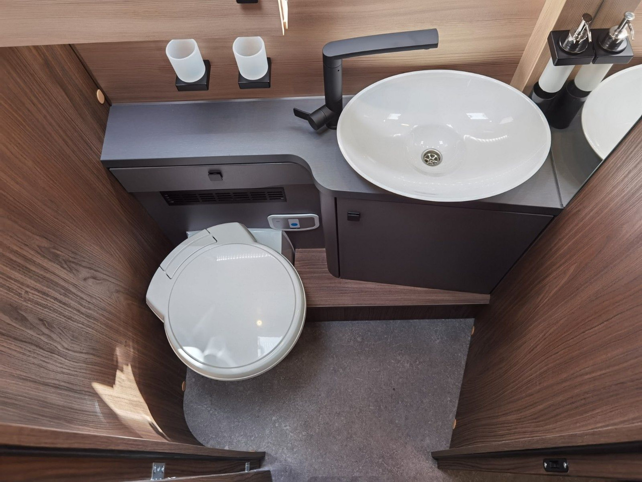 Полуинтегриран кемпер Eura Mobil PROFILA T 726 EB - MODELL 2025 -MONDIAL PLUS & S: снимка 22 Полуинтегриран кемпер Eura Mobil PROFILA T 726 EB - MODELL 2025 -MONDIAL PLUS & S: снимка 22