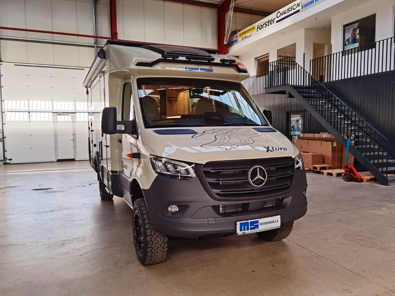 Полуинтегриран кемпер Eura Mobil XTURA 686 EF / - 2025 - / 4x4 - FERNREISEMOBIL: снимка 8
