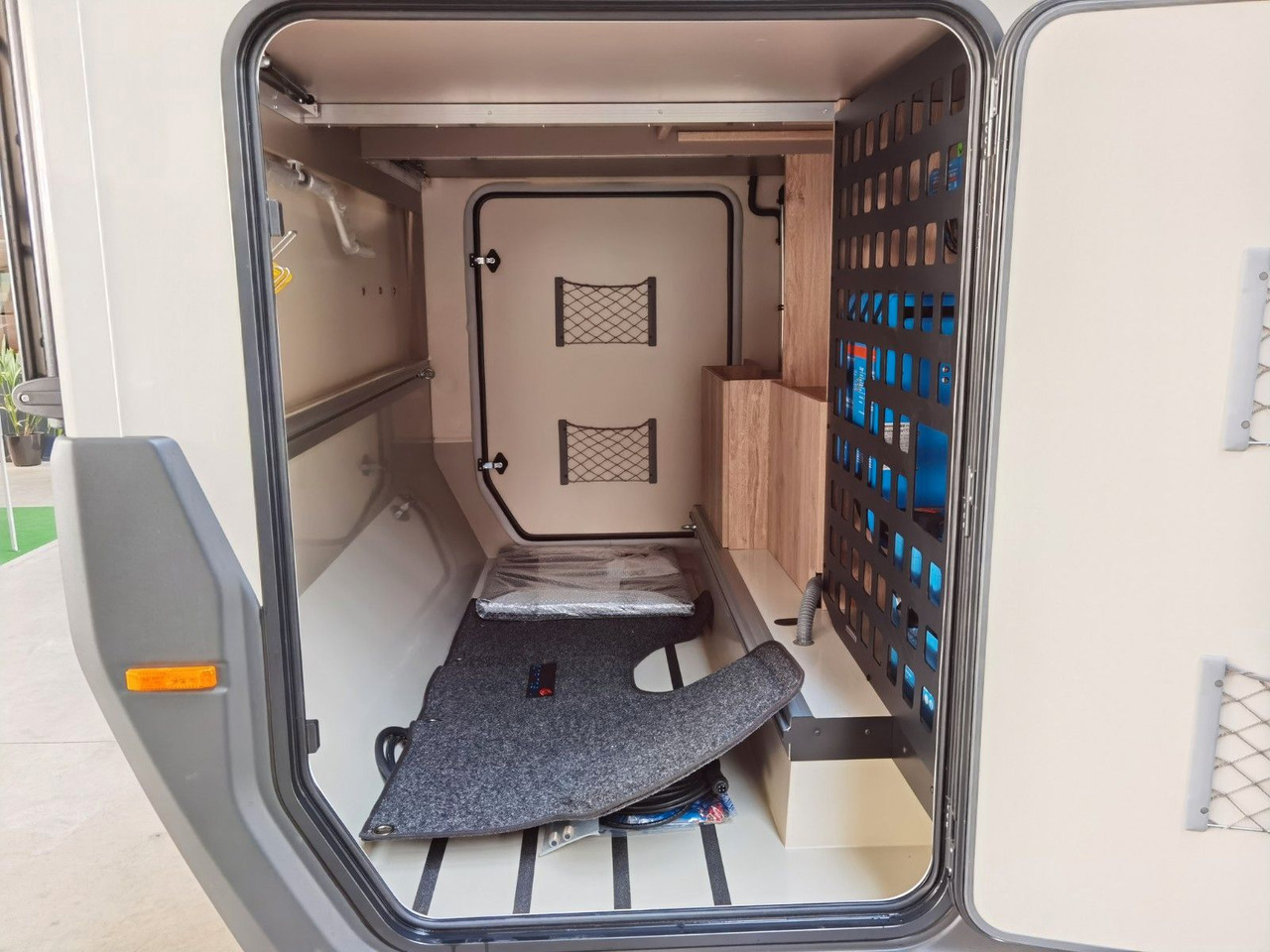 Полуинтегриран кемпер Eura Mobil XTURA 686 EF / - 2025 - / 4x4 - FERNREISEMOBIL: снимка 14