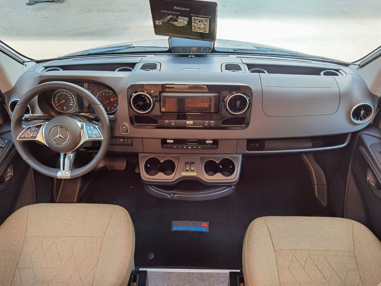 Полуинтегриран кемпер Eura Mobil XTURA 686 EF / - 2025 - / 4x4 - FERNREISEMOBIL: снимка 15