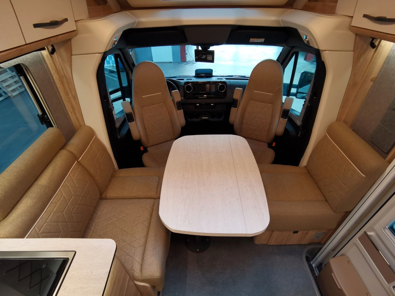 Полуинтегриран кемпер Eura Mobil XTURA 686 EF / - 2025 - / 4x4 - FERNREISEMOBIL: снимка 17