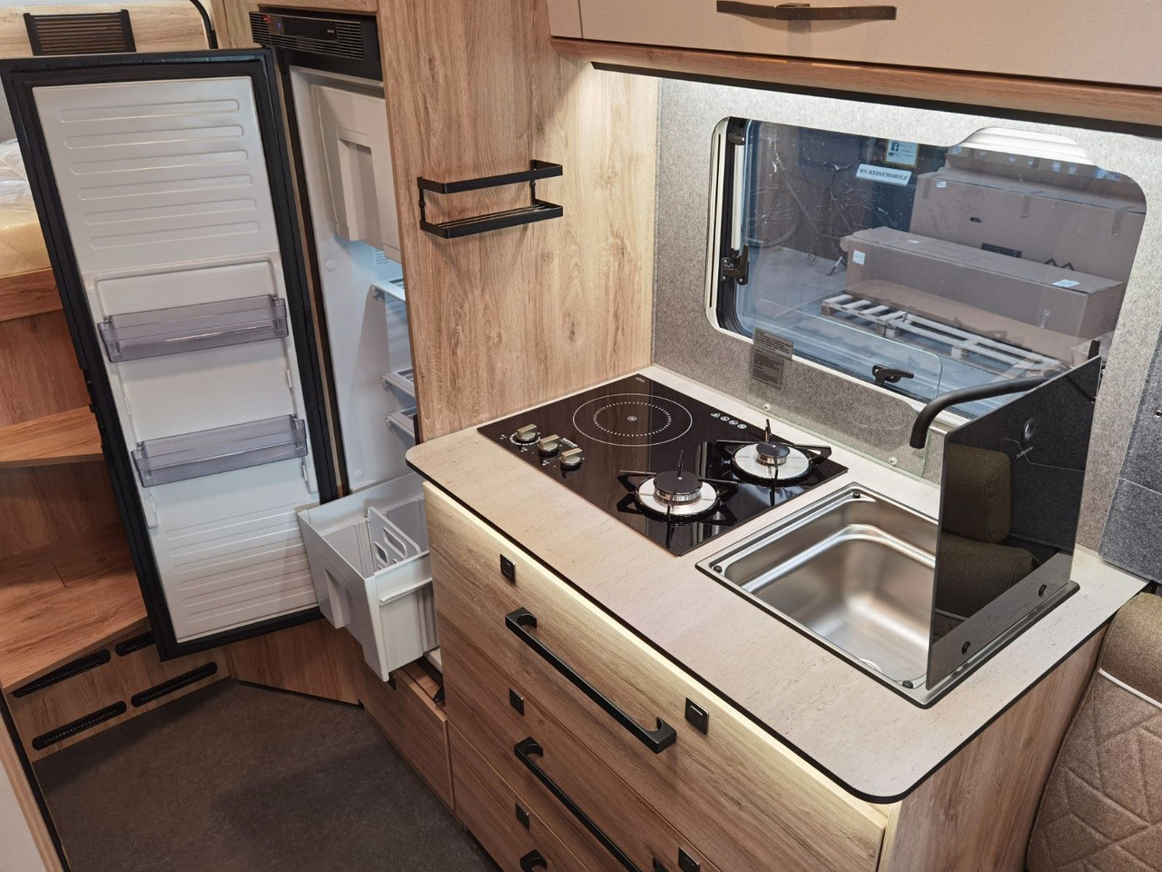 Полуинтегриран кемпер Eura Mobil XTURA 686 EF / - 2025 - / 4x4 - FERNREISEMOBIL: снимка 19