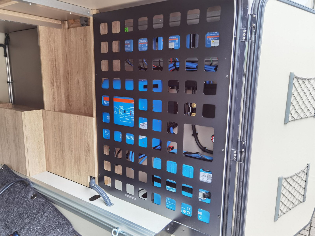Полуинтегриран кемпер Eura Mobil XTURA 686 EF / MODELL 2026 /4x4 /TOP-AUSSTATTUNG: снимка 15