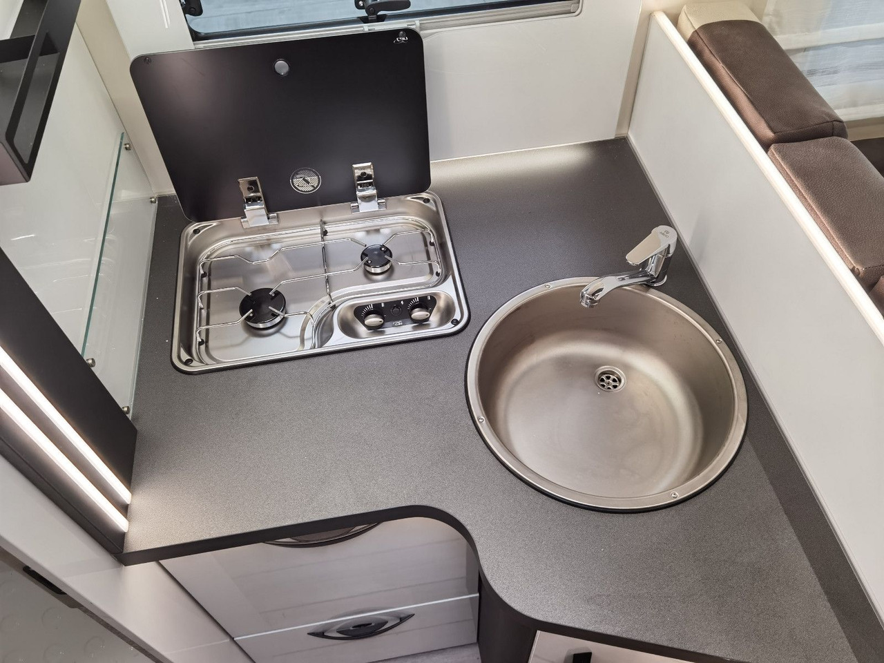 Полуинтегриран кемпер Forster T 745 EB / MODELL 2026 / EINZELBETTEN & RAUMBAD: снимка 17