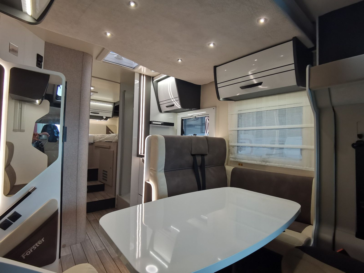 Полуинтегриран кемпер Forster T 745 EB / MODELL 2026 / EINZELBETTEN & RAUMBAD: снимка 13