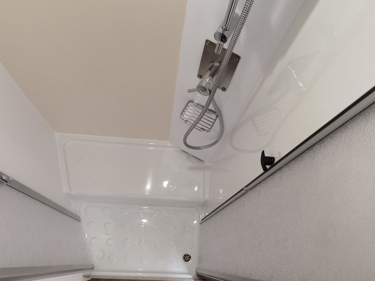 Полуинтегриран кемпер Forster T 745 EB / MODELL 2026 / EINZELBETTEN & RAUMBAD: снимка 23