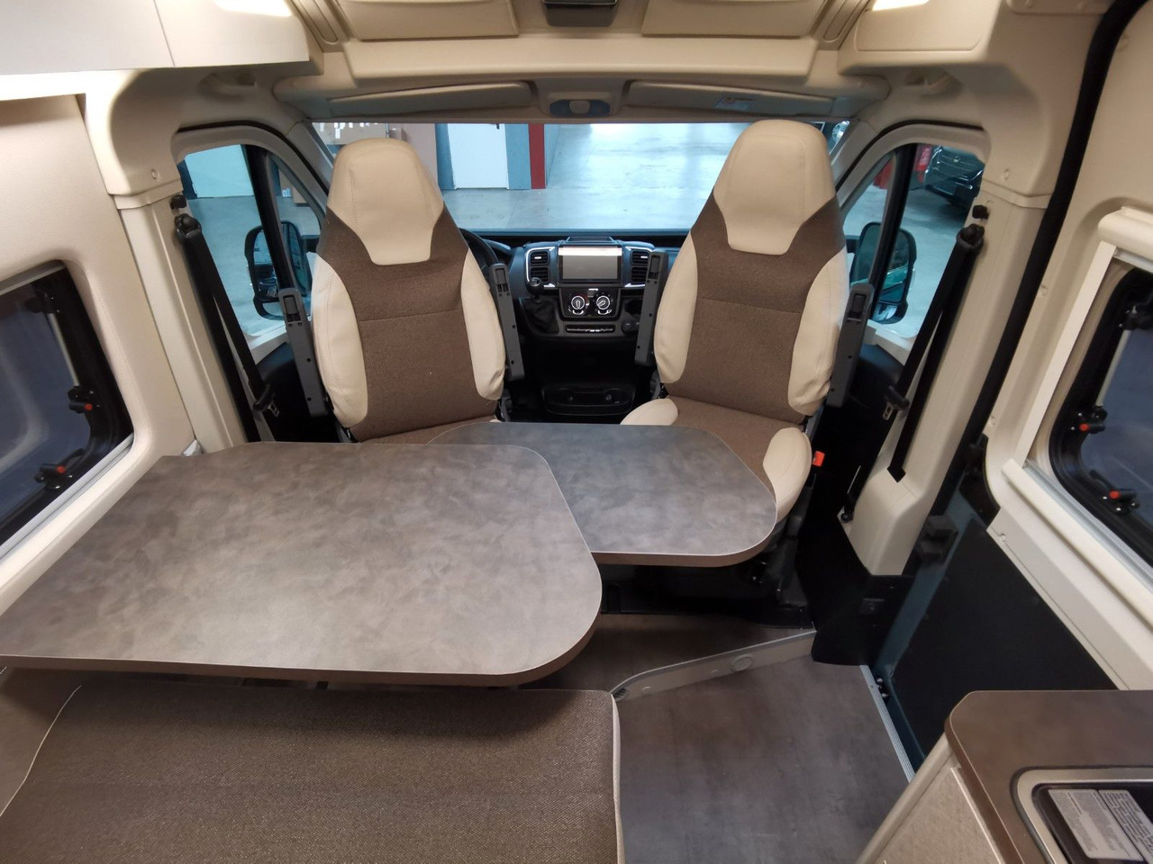 Кемпер ван Karmann DAVIS 591 TRENDSTYLE / MODELL 2026 / STOCKBETTEN: снимка 13