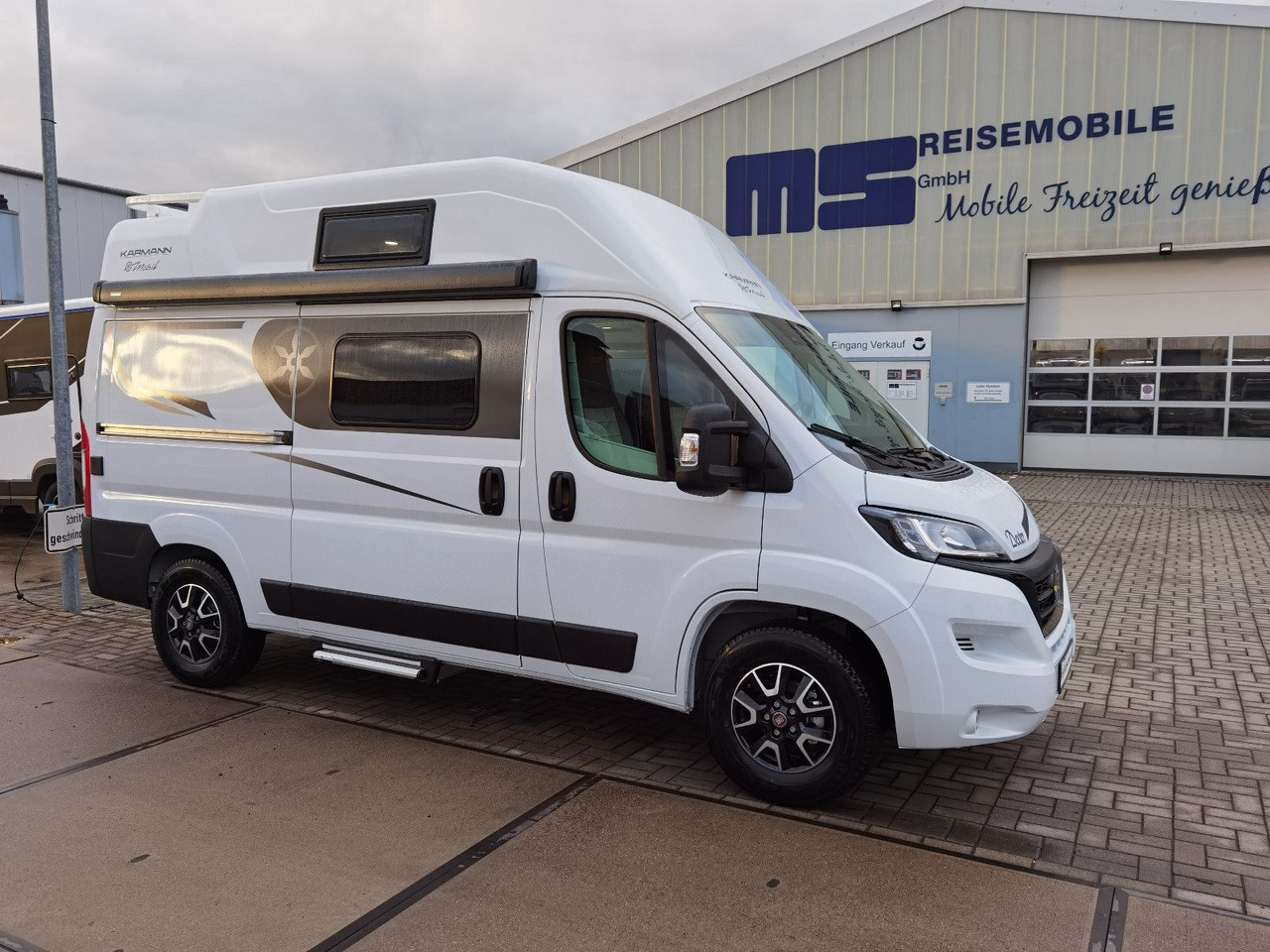 Karmann DEXTER 550 / 140PS / CONCEPT - PAKET & HUBBETT - Кемпер ван: снимка 4 Karmann DEXTER 550 / 140PS / CONCEPT - PAKET & HUBBETT - Кемпер ван: снимка 4