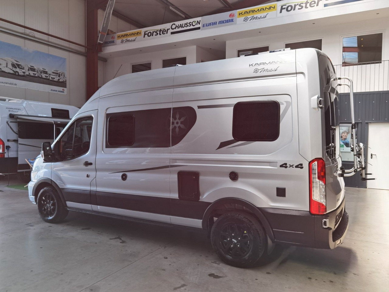 Karmann DEXTER 560 / 170PS - 4x4 / SOLAR & MARKISE & ALU - Кемпер ван: снимка 5 Karmann DEXTER 560 / 170PS - 4x4 / SOLAR & MARKISE & ALU - Кемпер ван: снимка 5