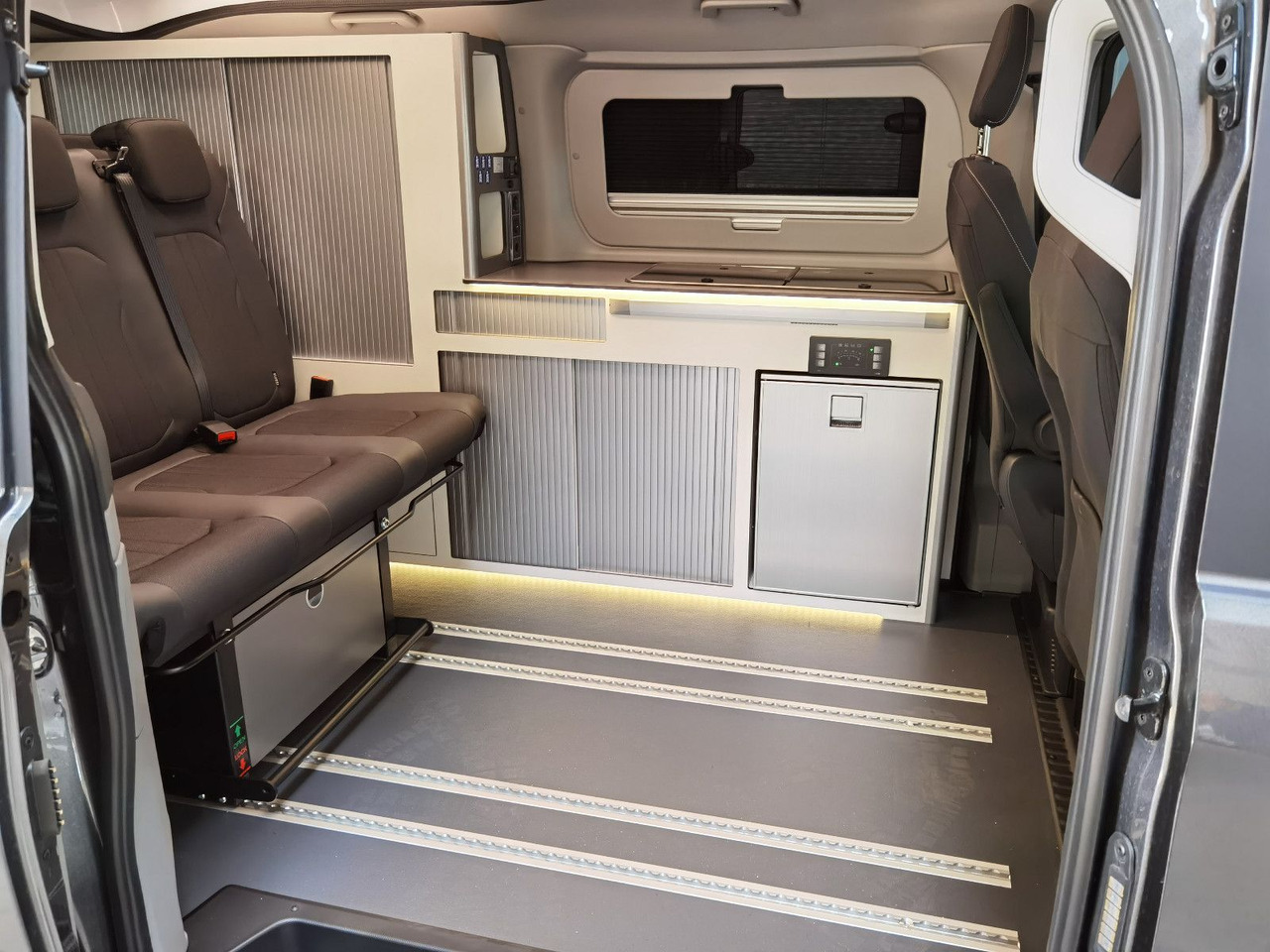 Кемпер ван Karmann DUNCAN 505 -500 / 170PS - DSG / 7xSITZPLÄTZE: снимка 18 Кемпер ван Karmann DUNCAN 505 -500 / 170PS - DSG / 7xSITZPLÄTZE: снимка 18