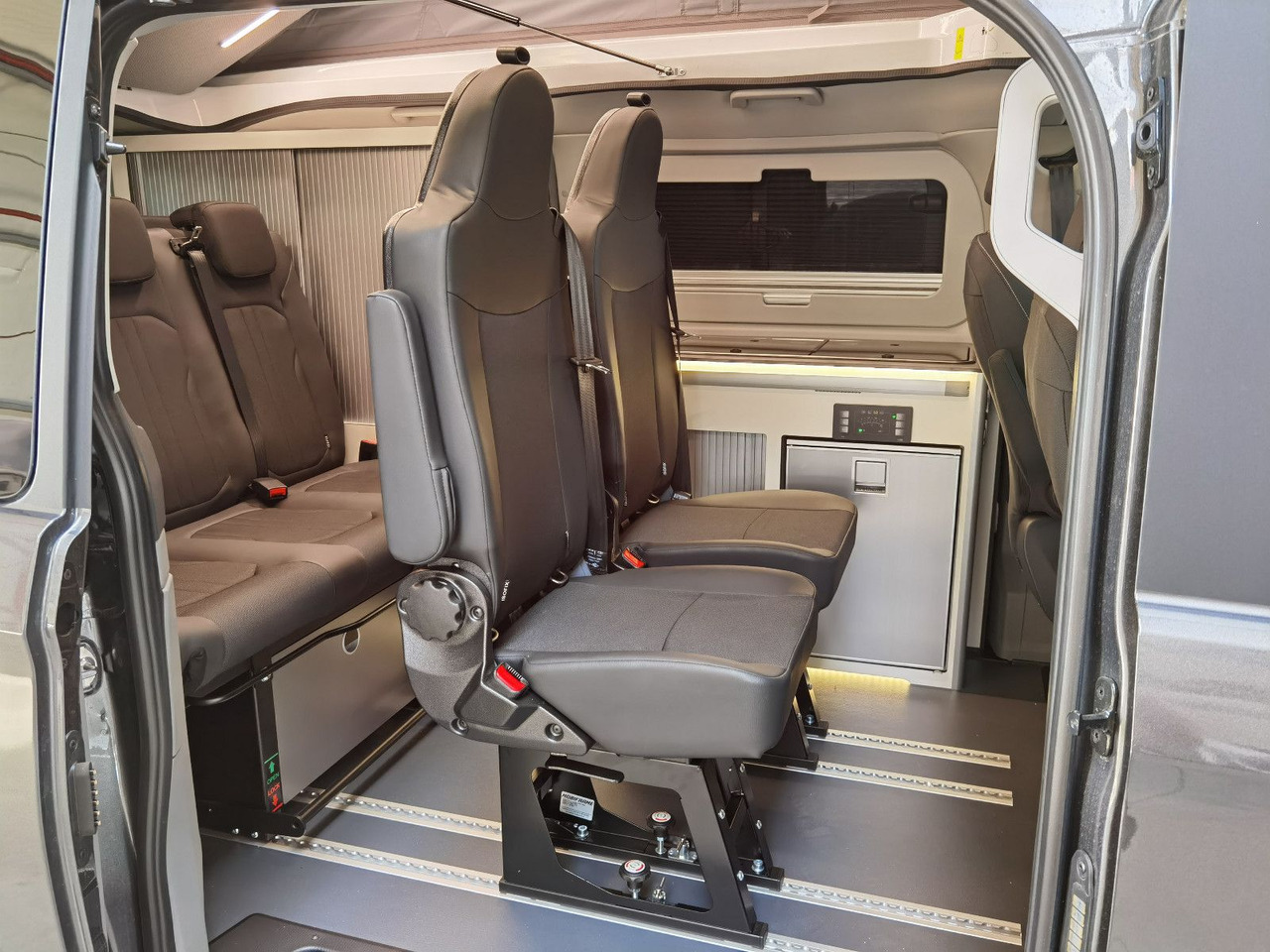 Кемпер ван Karmann DUNCAN 505 -500 / 170PS - DSG / 7xSITZPLÄTZE: снимка 17 Кемпер ван Karmann DUNCAN 505 -500 / 170PS - DSG / 7xSITZPLÄTZE: снимка 17