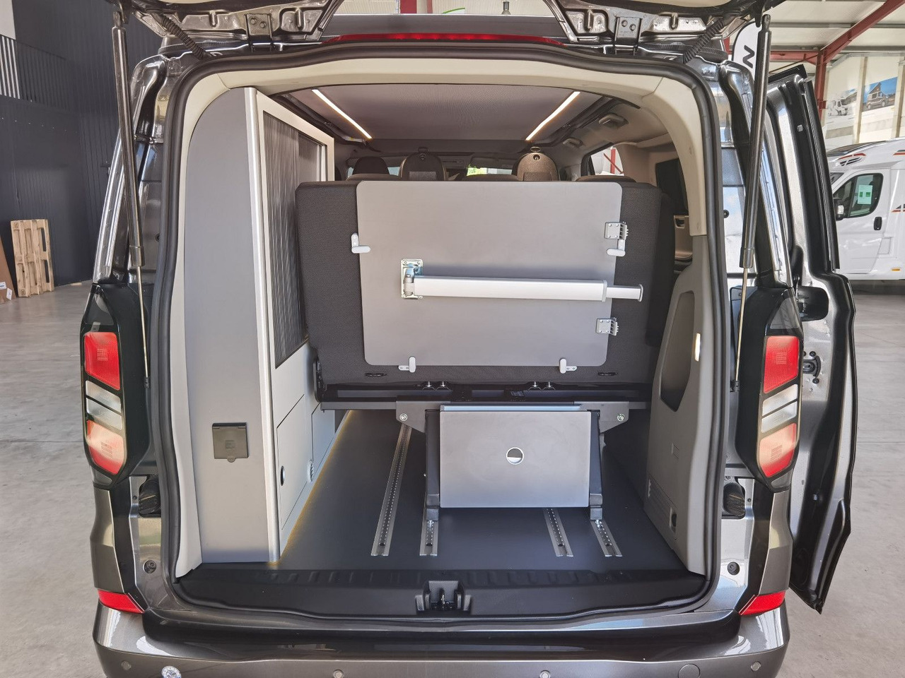 Кемпер ван Karmann DUNCAN 505 -500 / 170PS - DSG / 7xSITZPLÄTZE: снимка 15 Кемпер ван Karmann DUNCAN 505 -500 / 170PS - DSG / 7xSITZPLÄTZE: снимка 15