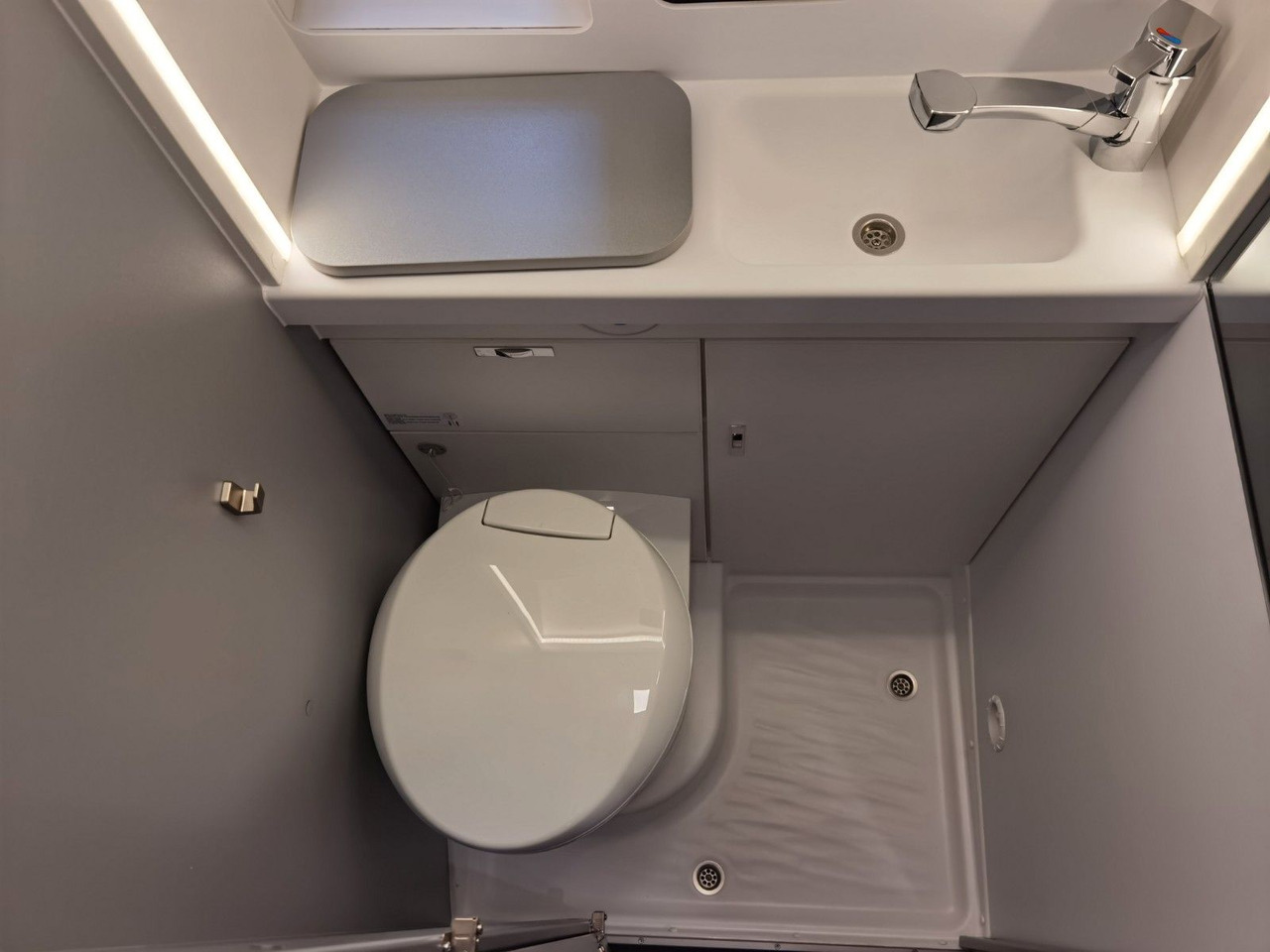 Лизинг на  Weinsberg CARABUS 630 ME-EDITION FIRE /-2026-/EINZELBETTEN Weinsberg CARABUS 630 ME-EDITION FIRE /-2026-/EINZELBETTEN: снимка 21