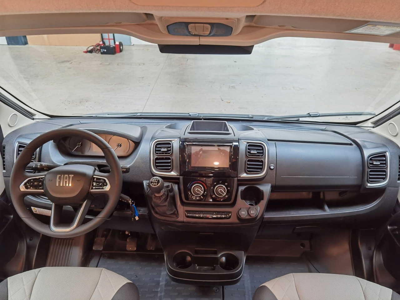 Лизинг на  Weinsberg CARABUS GREY 630 ME-EDITION FIRE / MODELL 2026 Weinsberg CARABUS GREY 630 ME-EDITION FIRE / MODELL 2026: снимка 12