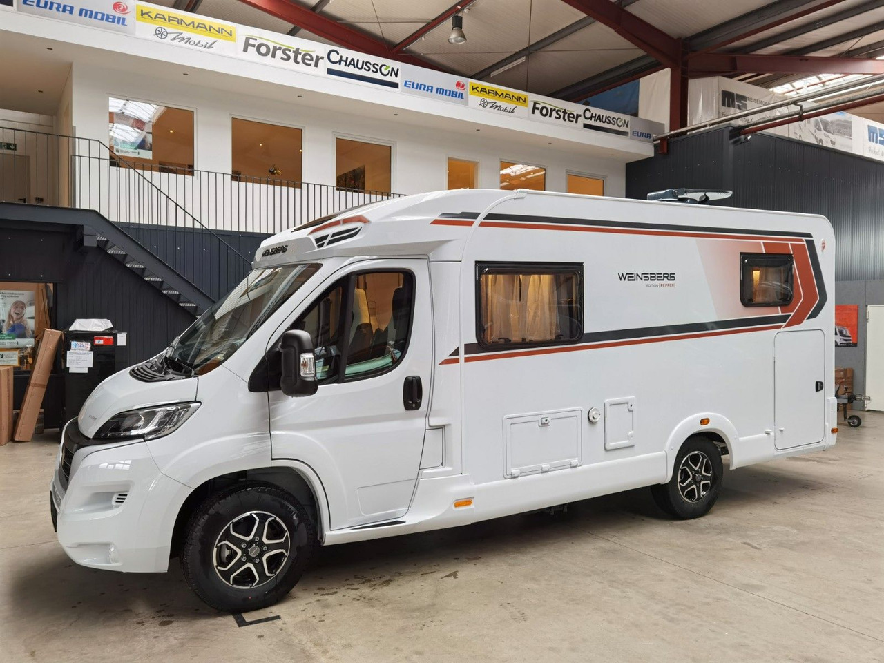 Полуинтегриран кемпер Weinsberg CARACOMPACT 600 MEG EDITION-PEPPER/ EINZELBETTEN: снимка 6