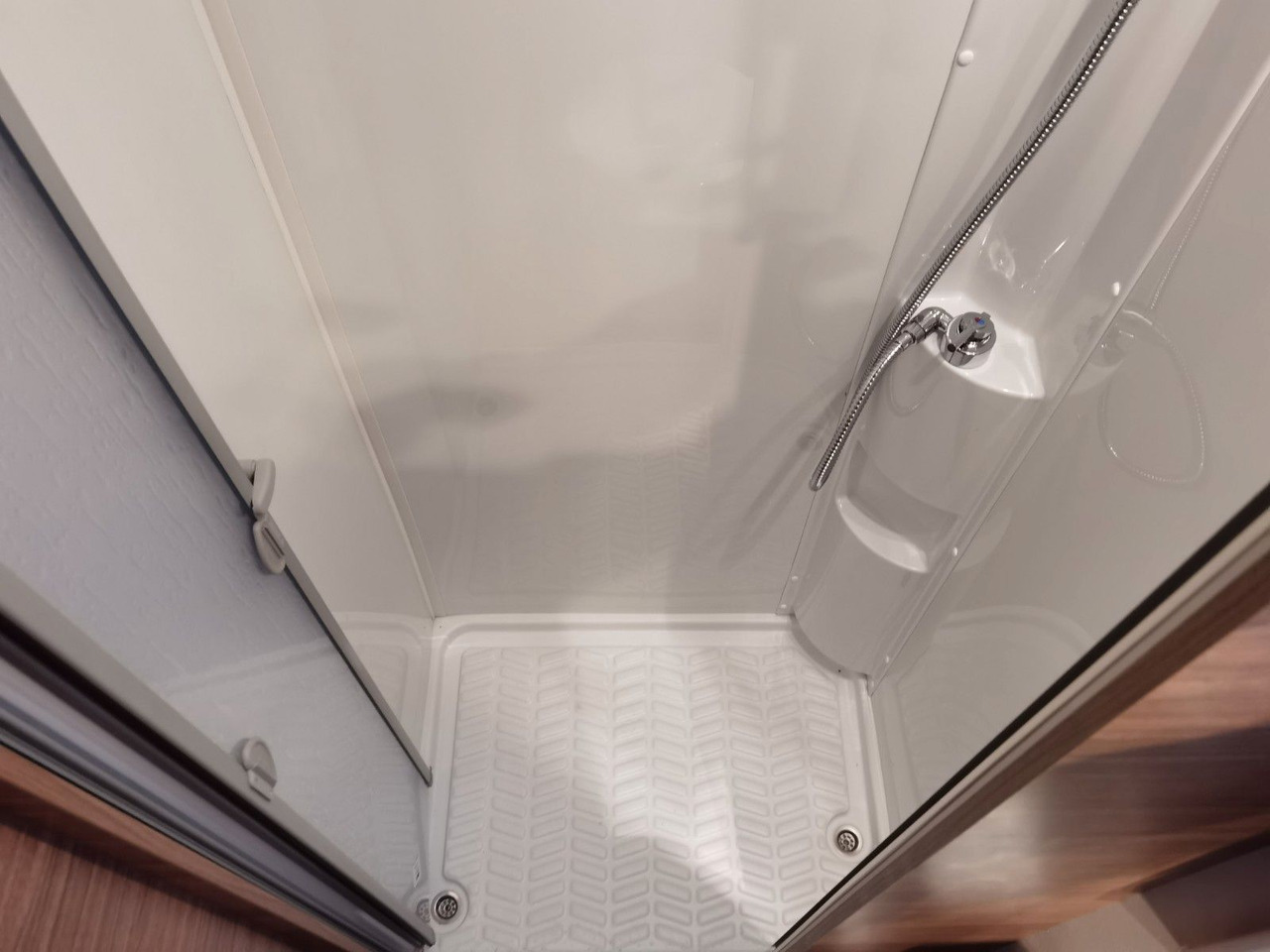 Полуинтегриран кемпер Weinsberg CARALOFT 650 MF / 155PS / TOP - AUSSTATTUNG: снимка 22 Полуинтегриран кемпер Weinsberg CARALOFT 650 MF / 155PS / TOP - AUSSTATTUNG: снимка 22