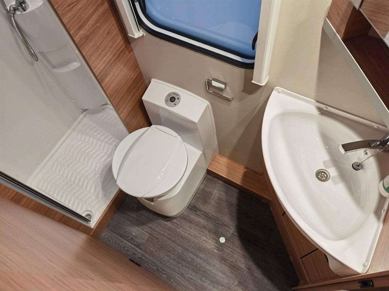 Полуинтегриран кемпер Weinsberg CARALOFT 650 MF / 155PS / TOP - AUSSTATTUNG: снимка 21 Полуинтегриран кемпер Weinsberg CARALOFT 650 MF / 155PS / TOP - AUSSTATTUNG: снимка 21