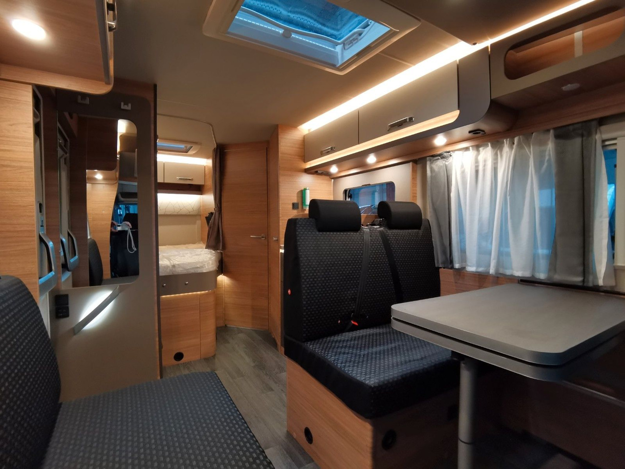 Полуинтегриран кемпер Weinsberg CARALOFT 650 MF / 155PS / TOP - AUSSTATTUNG: снимка 14 Полуинтегриран кемпер Weinsberg CARALOFT 650 MF / 155PS / TOP - AUSSTATTUNG: снимка 14