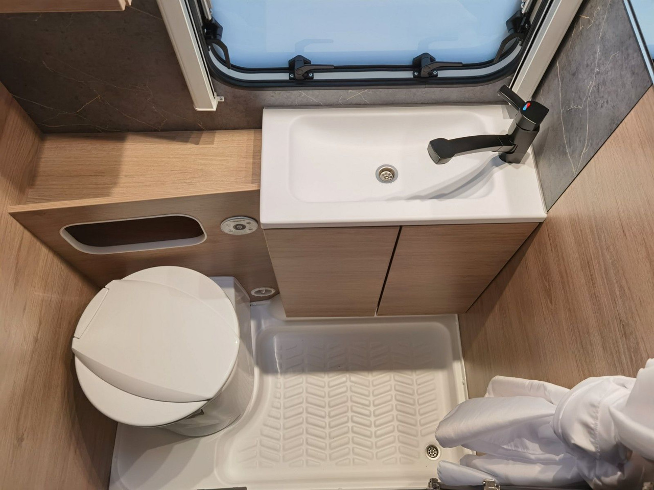 Лизинг на  Weinsberg CARAONE 480 QDK /- 2026-/ ADVANCED & SMART PAKET Weinsberg CARAONE 480 QDK /- 2026-/ ADVANCED & SMART PAKET: снимка 23