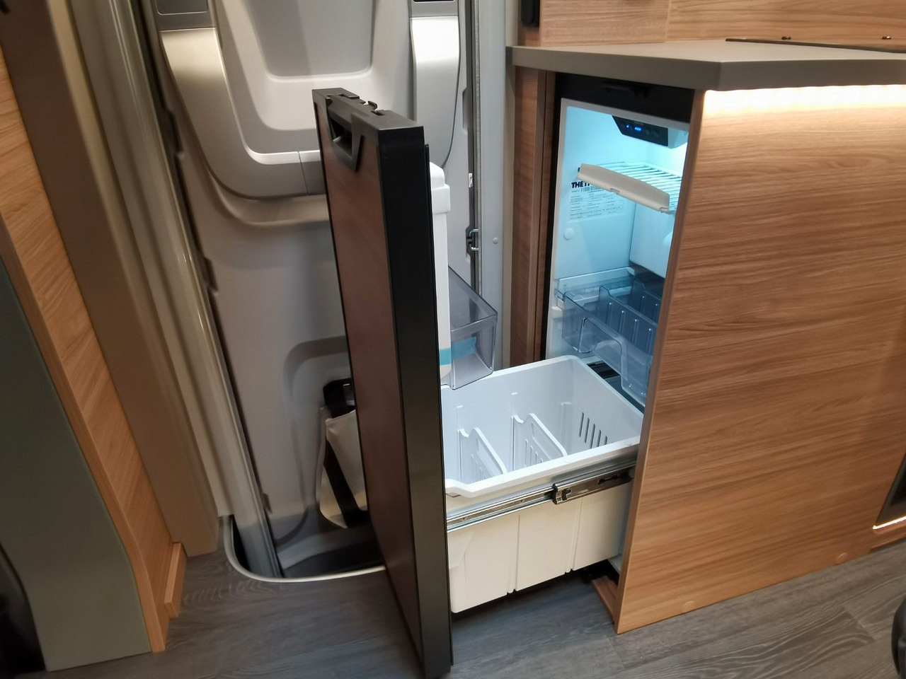 Полуинтегриран кемпер Weinsberg X-CURSION CUV 500 MQ PEPPER ED./-2024-/150PS-DSG: снимка 18
