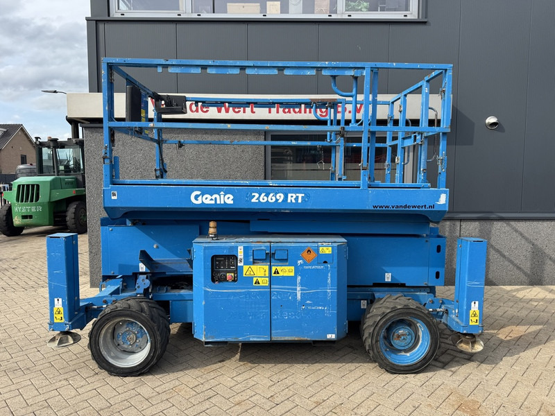 Genie GS 2669 RT Hoogwerker / Arbeitsbuhne 10mtr werkhoogte 4x4 kubota DIESEL 2013 - Ножична работна платформа: снимка 1 Genie GS 2669 RT Hoogwerker / Arbeitsbuhne 10mtr werkhoogte 4x4 kubota DIESEL 2013 - Ножична работна платформа: снимка 1
