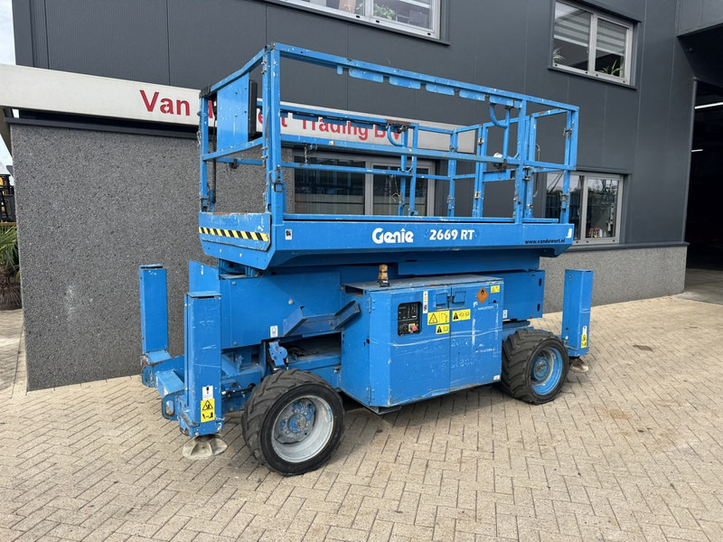 Genie GS 2669 RT Hoogwerker / Arbeitsbuhne 10mtr werkhoogte 4x4 kubota DIESEL 2013 - Ножична работна платформа: снимка 2 Genie GS 2669 RT Hoogwerker / Arbeitsbuhne 10mtr werkhoogte 4x4 kubota DIESEL 2013 - Ножична работна платформа: снимка 2