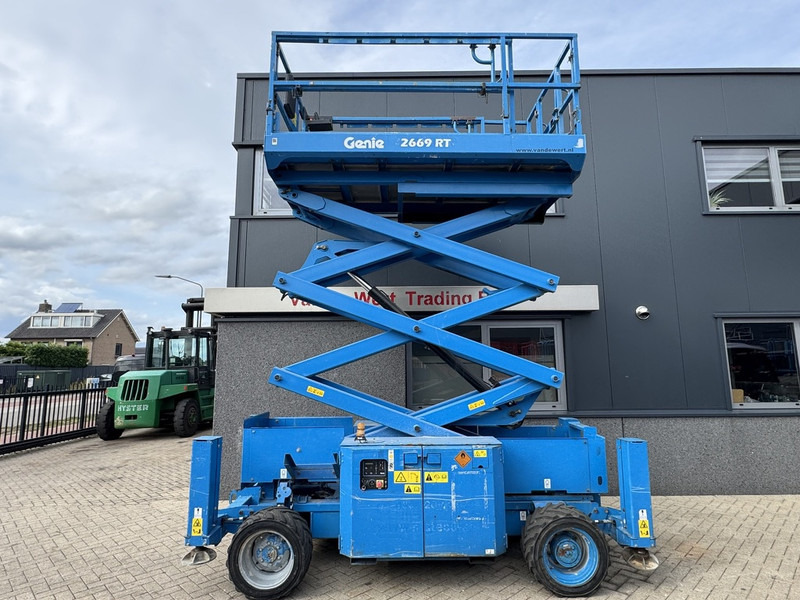 Genie GS 2669 RT Hoogwerker / Arbeitsbuhne 10mtr werkhoogte 4x4 kubota DIESEL 2013 - Ножична работна платформа: снимка 5 Genie GS 2669 RT Hoogwerker / Arbeitsbuhne 10mtr werkhoogte 4x4 kubota DIESEL 2013 - Ножична работна платформа: снимка 5