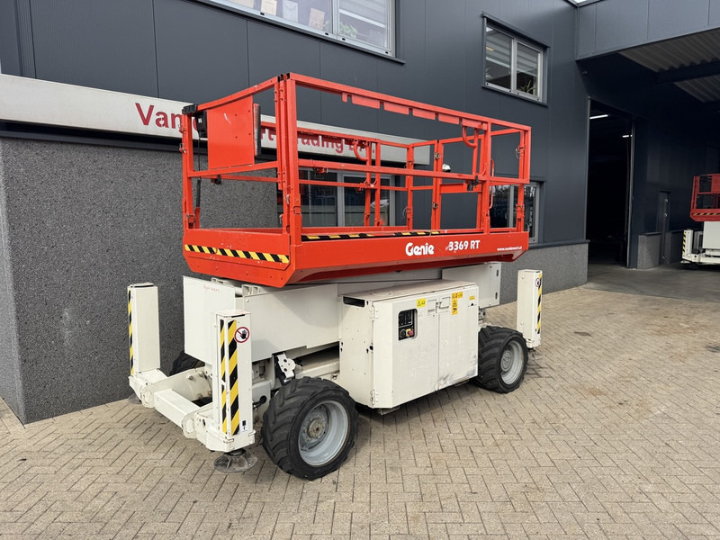 Genie GS 3369 RT Hoogwerker / Arbeitsbuhne 12mtr werkhoogte 4x4 Kubota DIESEL 2013 - Ножична работна платформа: снимка 2 Genie GS 3369 RT Hoogwerker / Arbeitsbuhne 12mtr werkhoogte 4x4 Kubota DIESEL 2013 - Ножична работна платформа: снимка 2