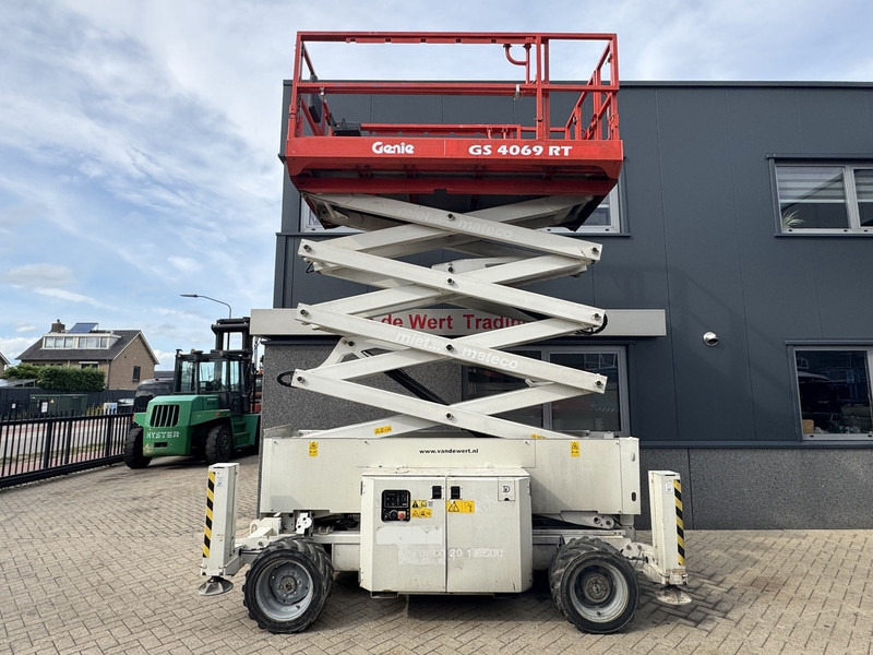 Genie GS 4069 RT Hoogwerker / Arbeitsbuhne 14mtr werkhoogte 4x4 Kubota DIESEL 2014 - Ножична работна платформа: снимка 5 Genie GS 4069 RT Hoogwerker / Arbeitsbuhne 14mtr werkhoogte 4x4 Kubota DIESEL 2014 - Ножична работна платформа: снимка 5