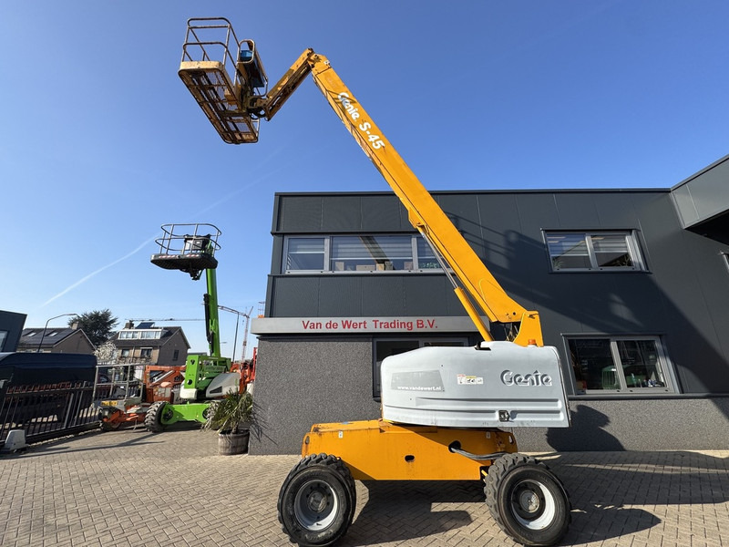 Genie S45 4x4 DEUTZ DIESEL 3000uur 15,7M Werkhoogte - Телескопична платформа: снимка 3 Genie S45 4x4 DEUTZ DIESEL 3000uur 15,7M Werkhoogte - Телескопична платформа: снимка 3