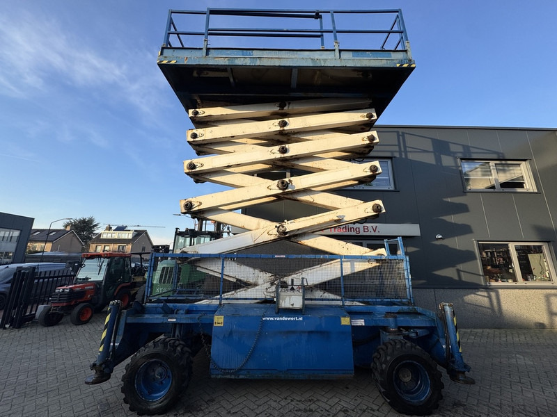 Holland lift Combistar B-195DL25 Schaarhoogwerker 22M Werkhoogte Hatz Diesel 4X4 2003 - Ножична работна платформа: снимка 4 Holland lift Combistar B-195DL25 Schaarhoogwerker 22M Werkhoogte Hatz Diesel 4X4 2003 - Ножична работна платформа: снимка 4