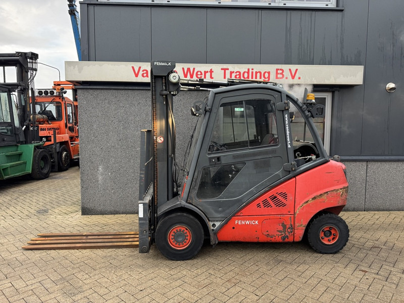 Linde H30T-01 Duplo 365 Sideshift / Vorkversteller LPG 2012 - Газокар: снимка 1 Linde H30T-01 Duplo 365 Sideshift / Vorkversteller LPG 2012 - Газокар: снимка 1