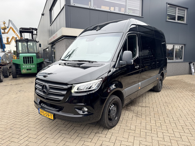 Mercedes-Benz 317 CDI L2H2 Dubbel Cabine 2022 LED - MBUX- Trekhaak - Geveerde Stoelen - All Season Banden - APK 2-2026 - Товарен бус: снимка 1 Mercedes-Benz 317 CDI L2H2 Dubbel Cabine 2022 LED - MBUX- Trekhaak - Geveerde Stoelen - All Season Banden - APK 2-2026 - Товарен бус: снимка 1