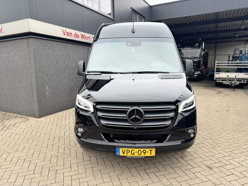 Mercedes-Benz 317 CDI L2H2 Dubbel Cabine 2022 LED - MBUX- Trekhaak - Geveerde Stoelen - All Season Banden - APK 2-2026 - Товарен бус: снимка 2 Mercedes-Benz 317 CDI L2H2 Dubbel Cabine 2022 LED - MBUX- Trekhaak - Geveerde Stoelen - All Season Banden - APK 2-2026 - Товарен бус: снимка 2