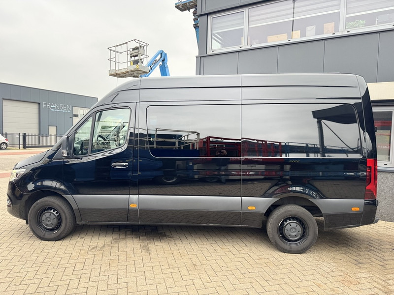 Mercedes-Benz 317 CDI L2H2 Dubbel Cabine 2022 LED - MBUX- Trekhaak - Geveerde Stoelen - All Season Banden - APK 2-2026 - Товарен бус: снимка 4 Mercedes-Benz 317 CDI L2H2 Dubbel Cabine 2022 LED - MBUX- Trekhaak - Geveerde Stoelen - All Season Banden - APK 2-2026 - Товарен бус: снимка 4