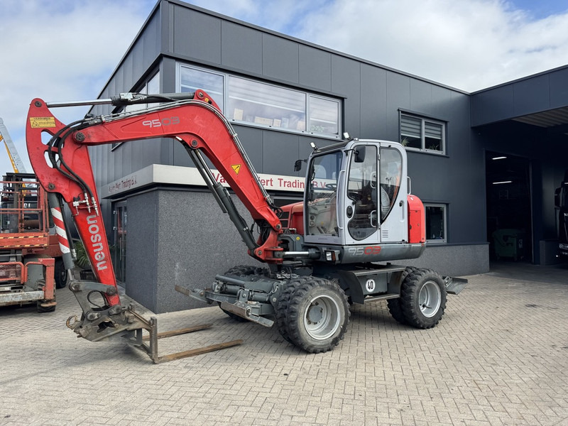 Neuson 9503 WD Mobiele Kraan 2009 Palletvork, Smalle Bak / Breede Bak 8860hours Deutz Diesel. - Автокран: снимка 3 Neuson 9503 WD Mobiele Kraan 2009 Palletvork, Smalle Bak / Breede Bak 8860hours Deutz Diesel. - Автокран: снимка 3