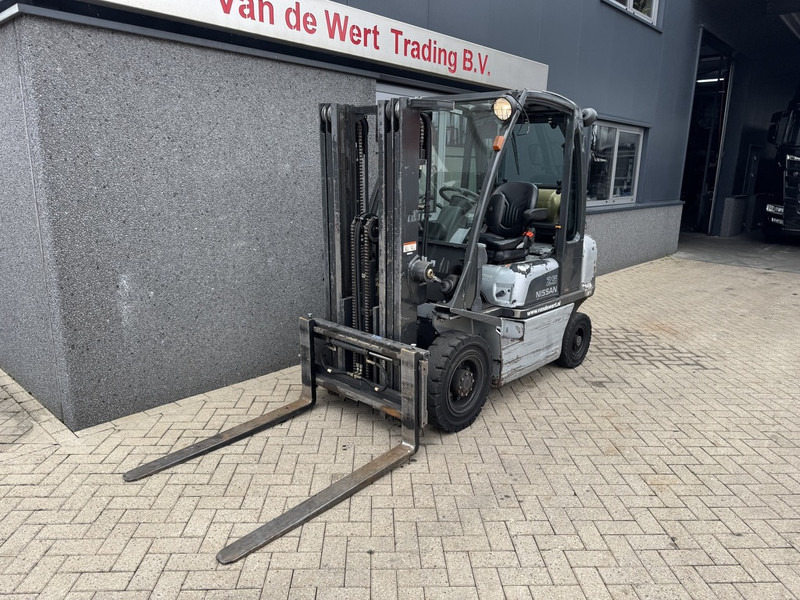 Nissan UD02A25PQ Triplo 430 Freelift/Sideshift LPG 2006 - Газокар: снимка 3 Nissan UD02A25PQ Triplo 430 Freelift/Sideshift LPG 2006 - Газокар: снимка 3