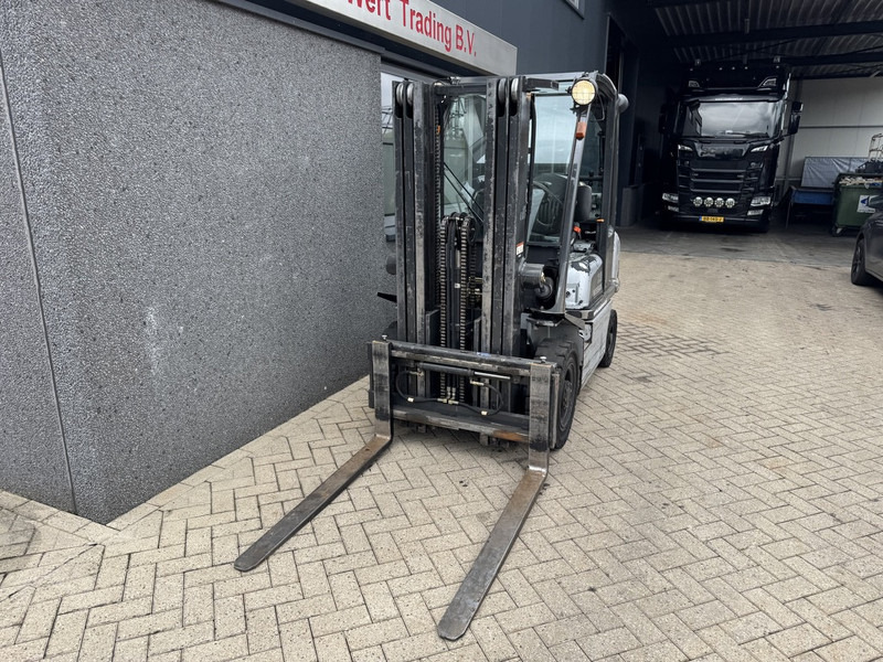 Nissan UD02A25PQ Triplo 430 Freelift/Sideshift LPG 2006 - Газокар: снимка 4 Nissan UD02A25PQ Triplo 430 Freelift/Sideshift LPG 2006 - Газокар: снимка 4