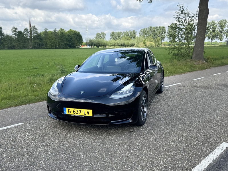 Tesla Model 3 - Седан: снимка 3 Tesla Model 3 - Седан: снимка 3