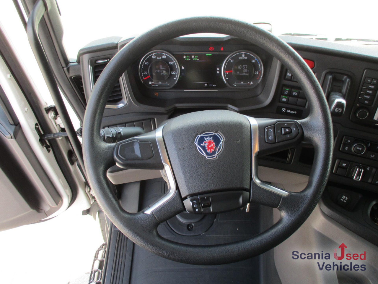 SCANIA P 320 B6x2*4LB - За напитки камион: снимка 3 SCANIA P 320 B6x2*4LB - За напитки камион: снимка 3