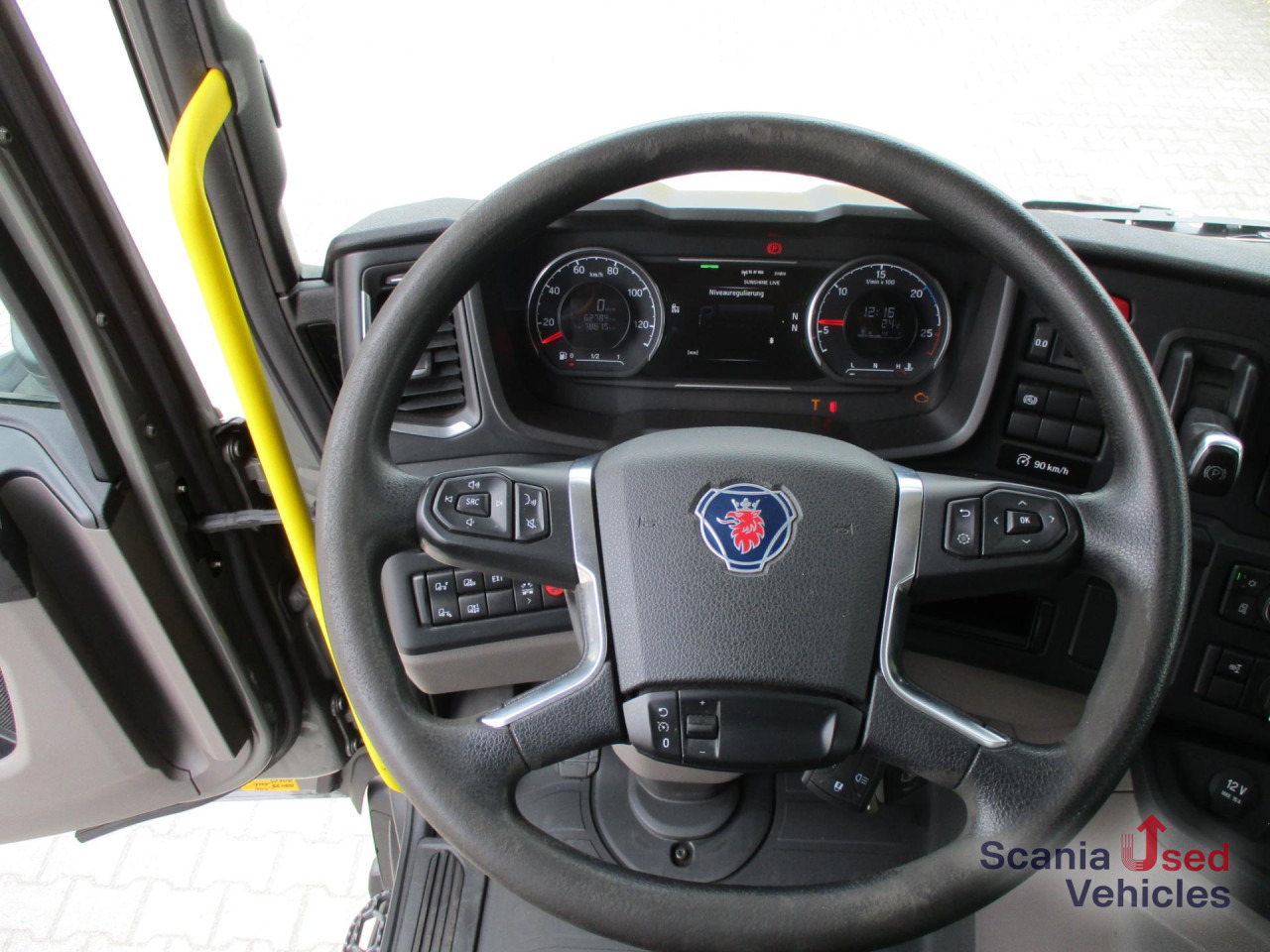 SCANIA P 370 B4x4HA Koffer mit Lbw. - Камион фургон: снимка 3 SCANIA P 370 B4x4HA Koffer mit Lbw. - Камион фургон: снимка 3